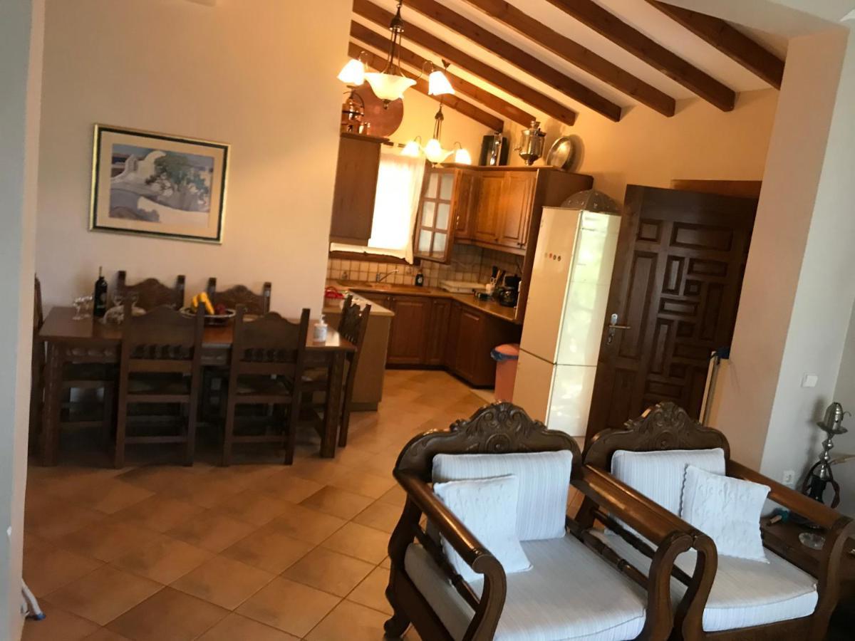 Villa Maroudia Кими Екстериор снимка